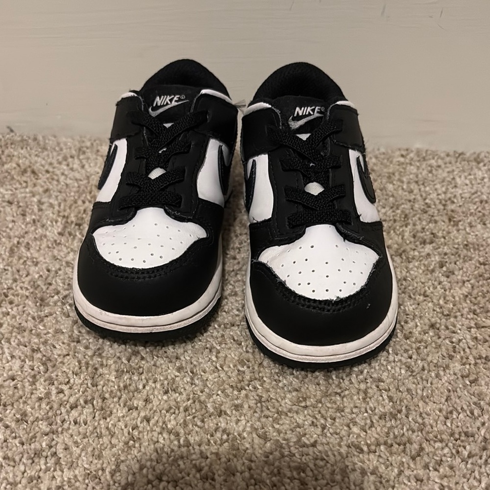 Nike Black and White Sneakers Classic Style